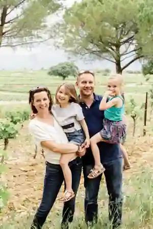 Famille Castan Dans Les Vignes Saint Jean D'aumières