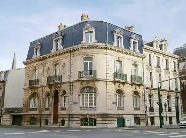 Champagne BDR Head Office Reims (1)