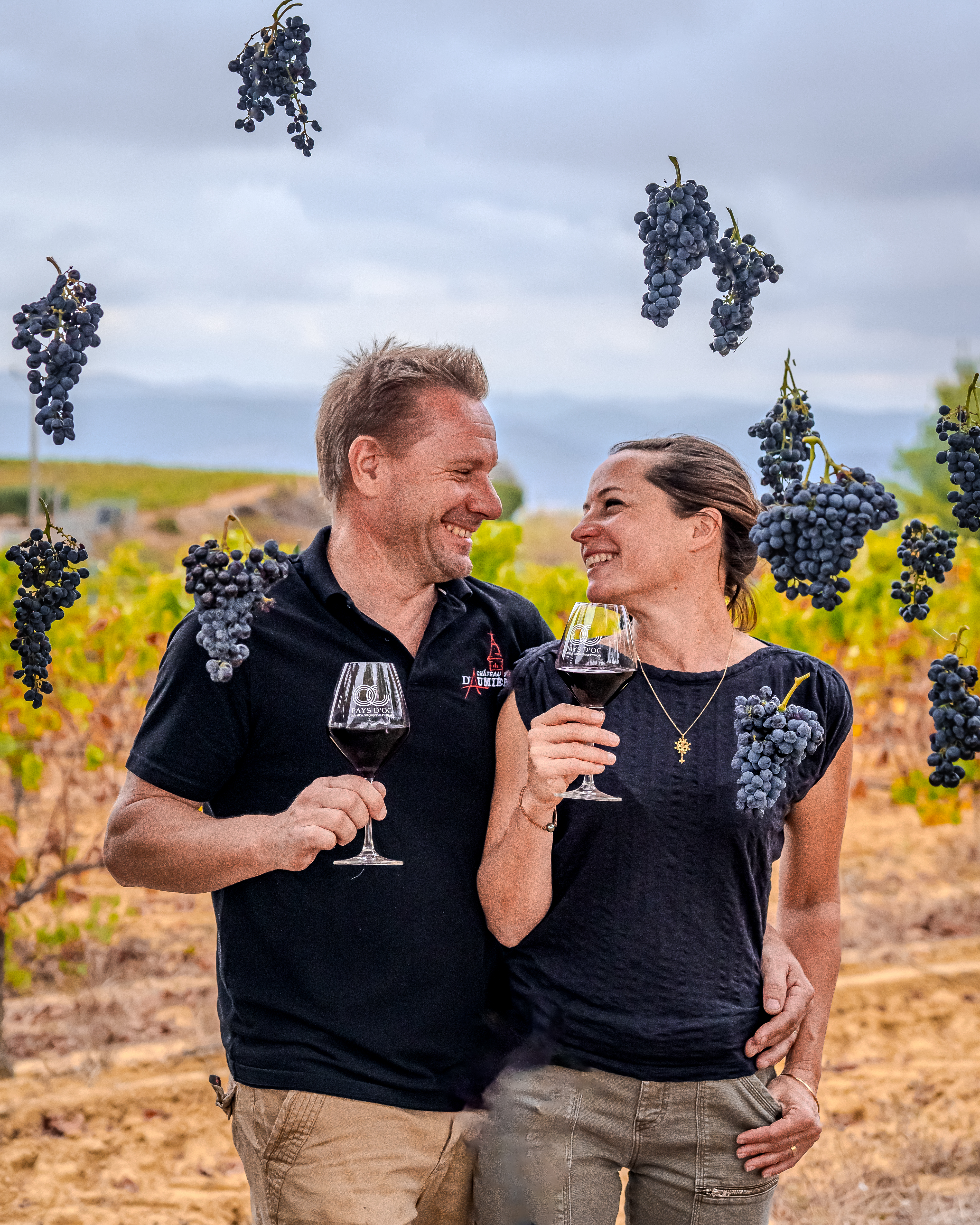 Vianney Et Emile Castan + Grappes De Raisin Saint Jean D'aumières
